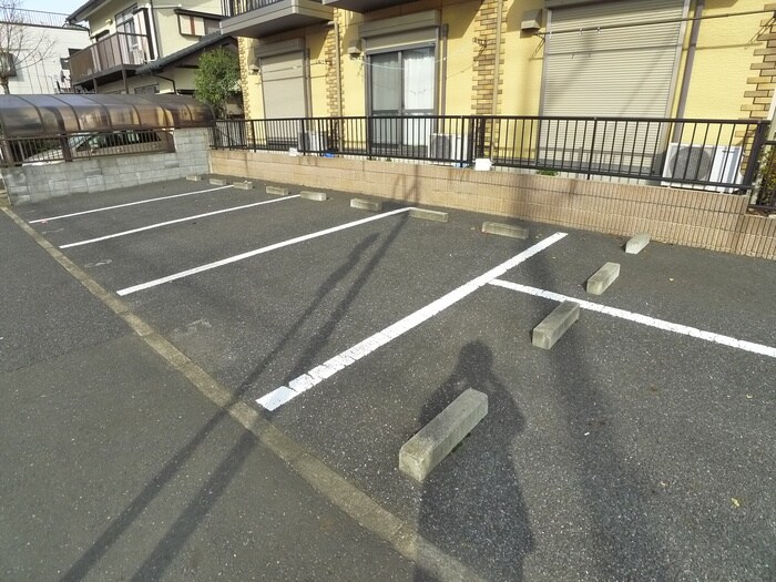 物件外観写真3　(駐車場)
