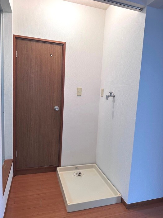 物件内観写真12　(洗濯機置場)