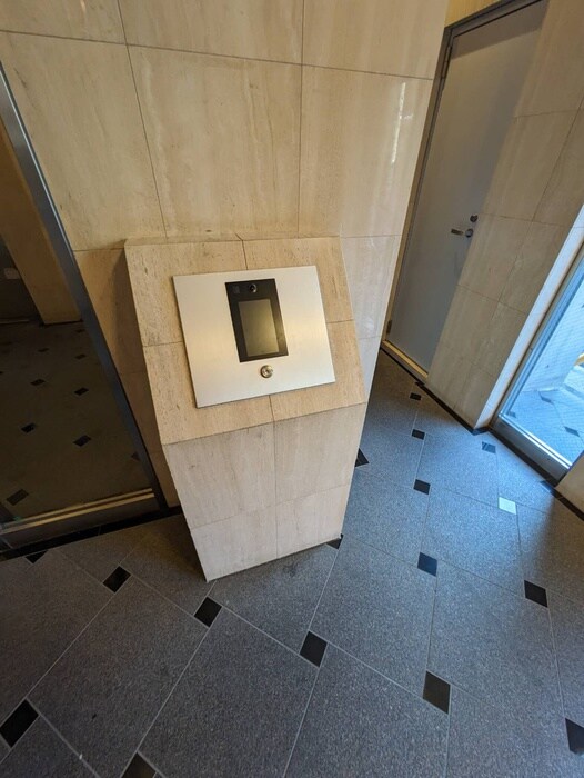 物件外観写真6　(エントランス部分)