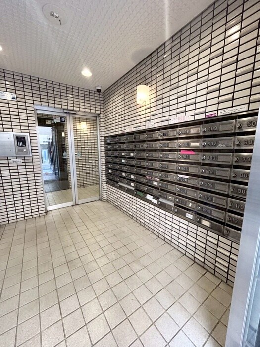 物件外観写真4　(エントランス部分)