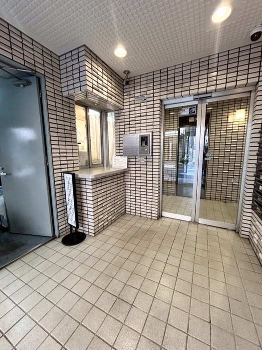 物件外観写真5　(エントランス部分)