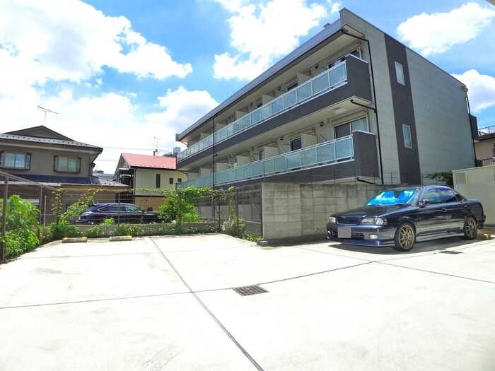 物件外観写真5　(駐車場)