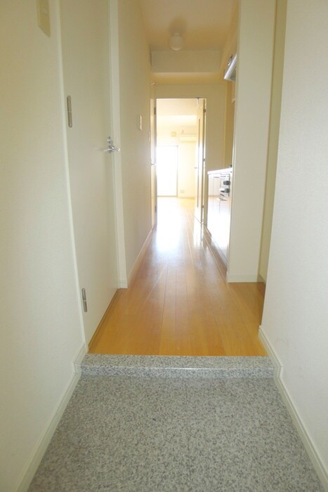 物件内観写真10　(玄関)
