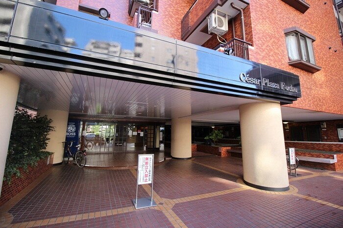 物件外観写真2　(エントランス部分)