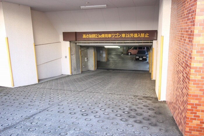 物件外観写真5　(駐車場)