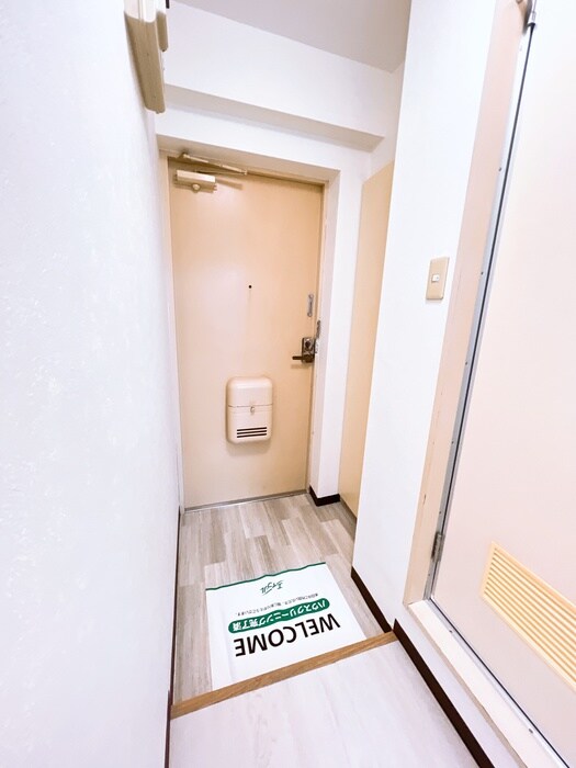 物件内観写真13　(玄関)
