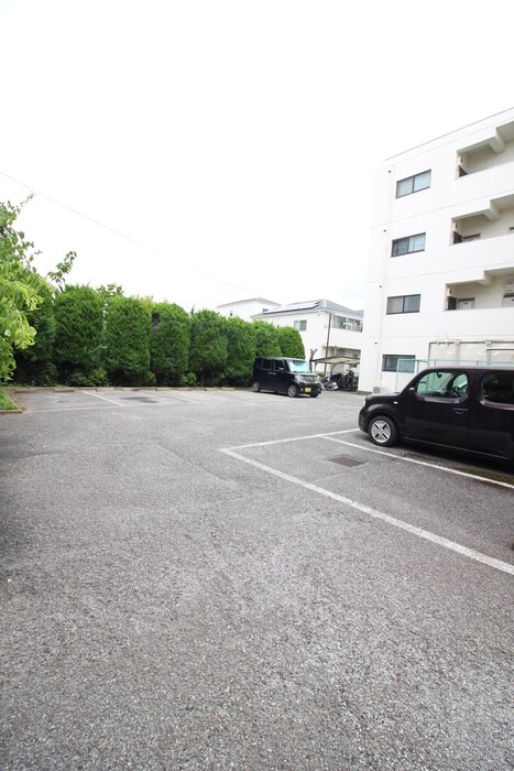 物件外観写真5　(駐車場)