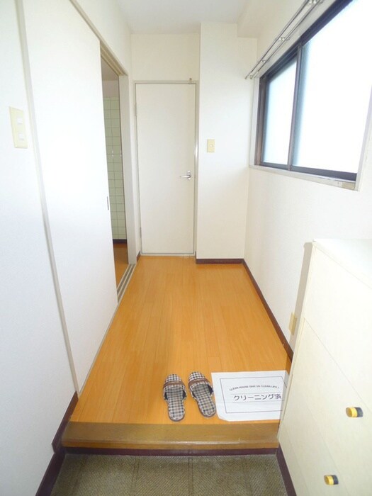 物件内観写真10　(玄関)