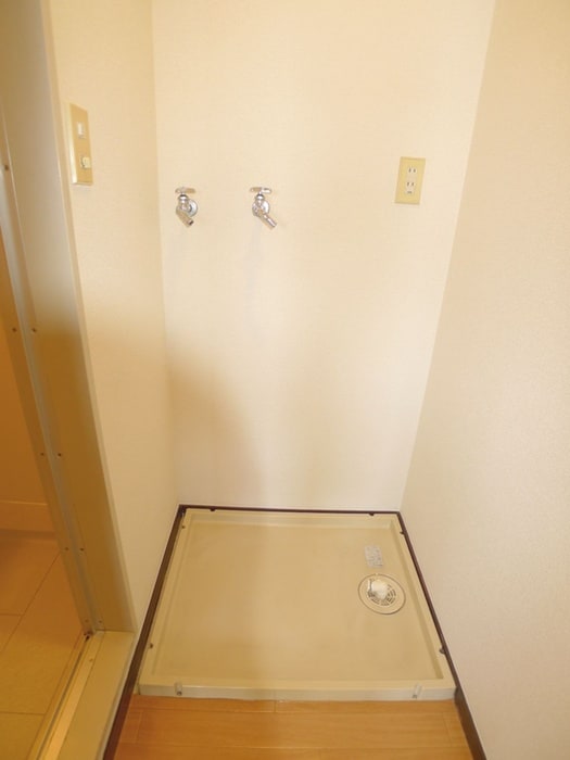 物件内観写真15　(洗濯機置場)