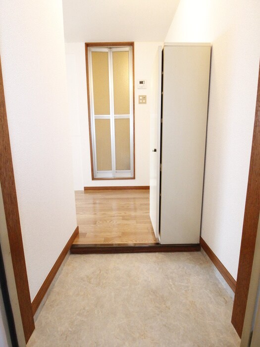 物件内観写真11　(玄関)