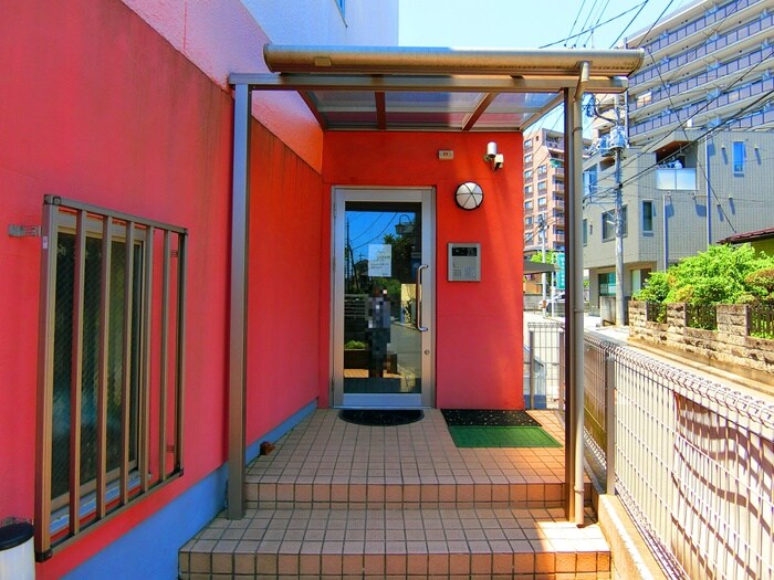 物件外観写真4　(エントランス部分)