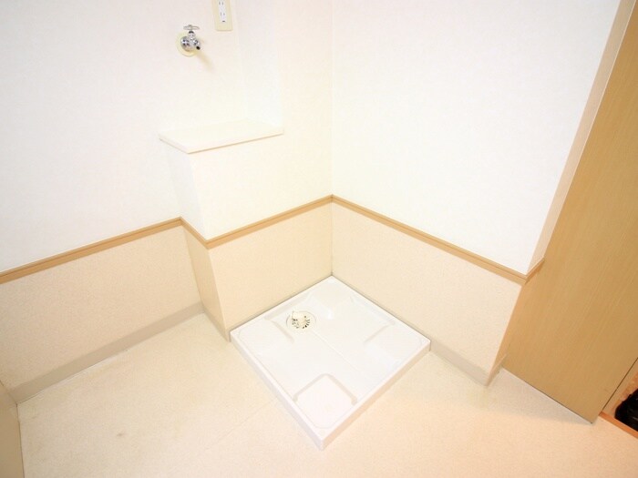 物件内観写真12　(洗濯機置場)