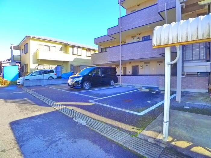 物件外観写真5　(駐車場)