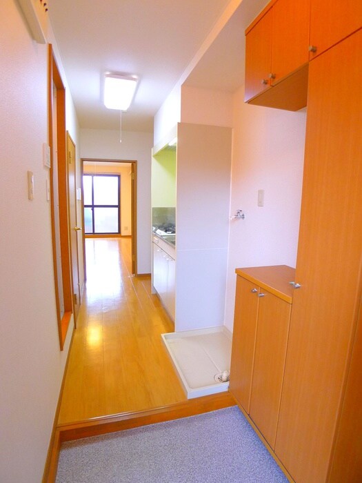 物件内観写真16　(玄関)