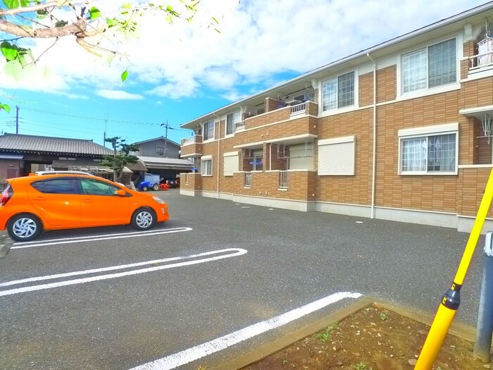 物件外観写真5　(駐車場)