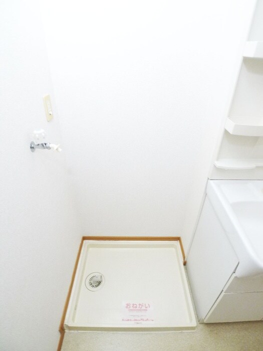 物件内観写真17　(洗濯機置場)