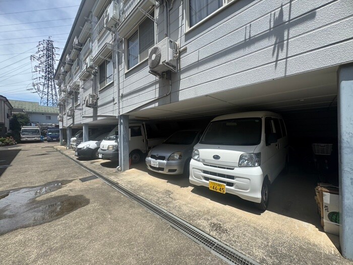 物件外観写真2　(駐車場)