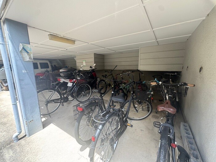 物件外観写真4　(駐輪場)
