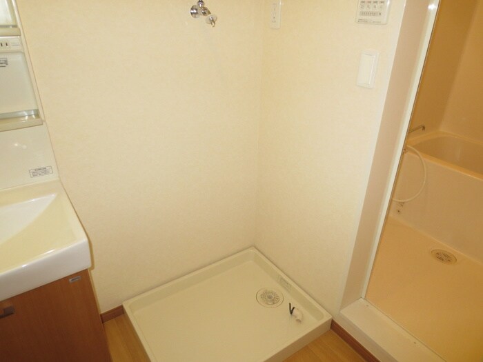 物件内観写真14　(洗濯機置場)