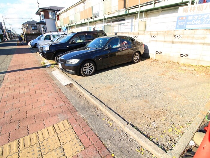 物件外観写真2　(駐車場)