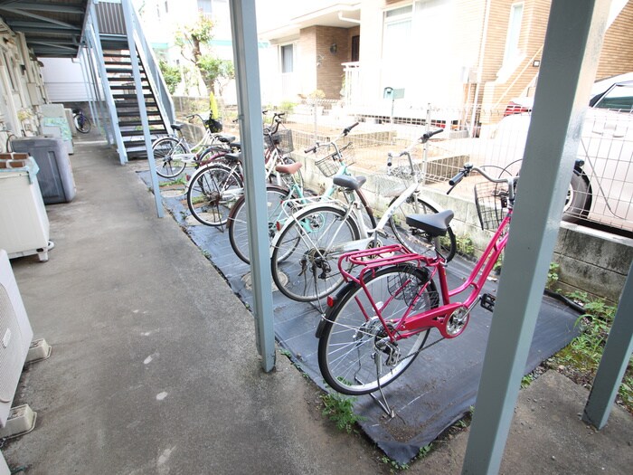 物件外観写真4　(駐輪場)