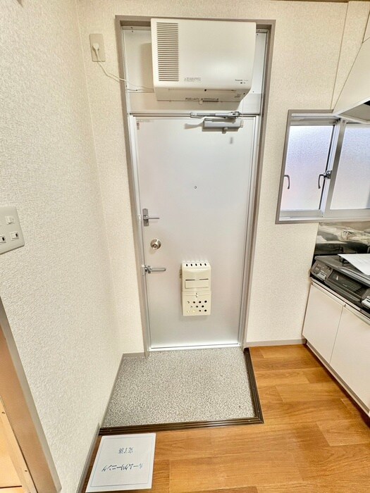 物件内観写真11　(玄関)