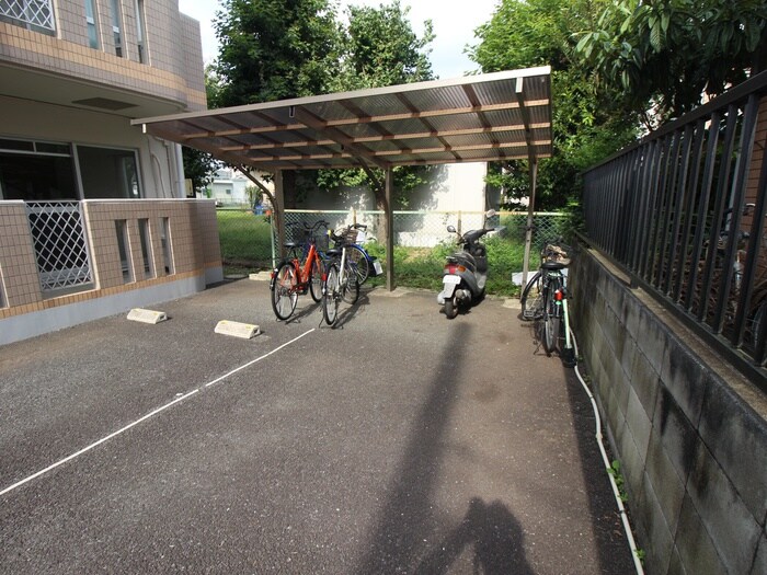 物件外観写真2　(駐輪場)