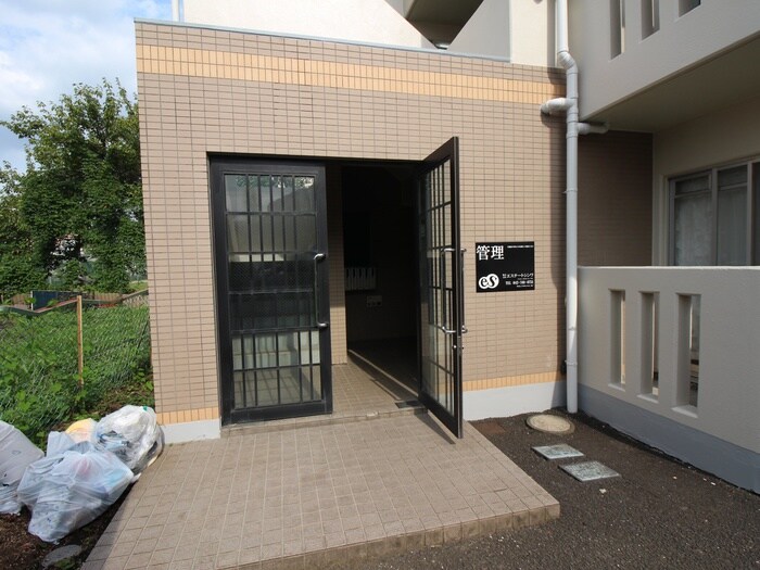 物件外観写真4　(エントランス部分)