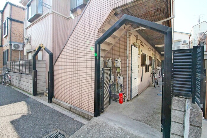 物件外観写真2　(エントランス部分)