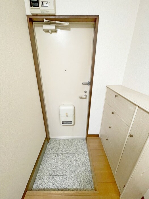 物件内観写真16　(玄関)