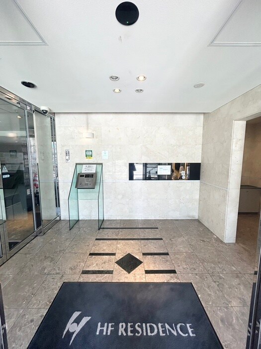 物件外観写真2　(エントランス部分)