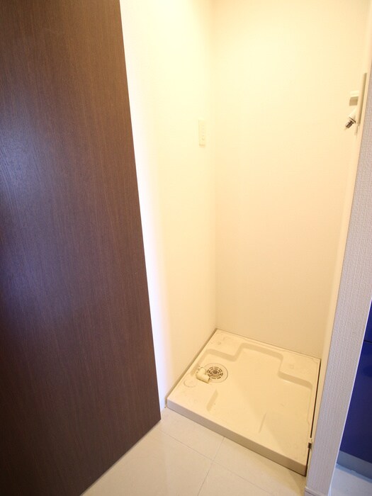 物件内観写真10　(洗濯機置場)