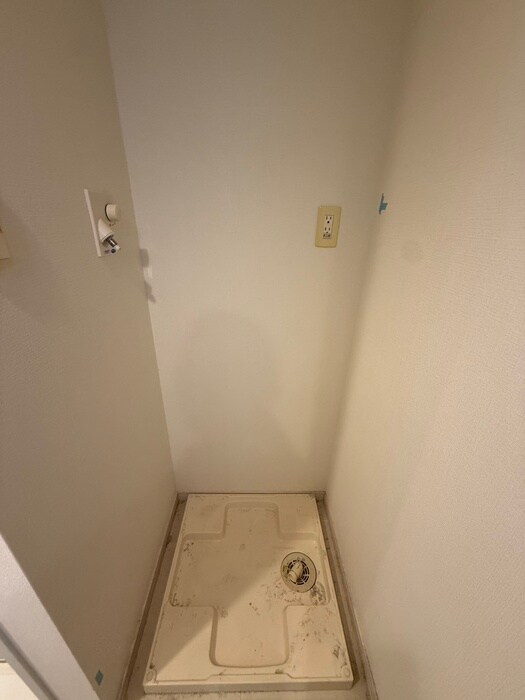 物件内観写真12　(洗濯機置場)