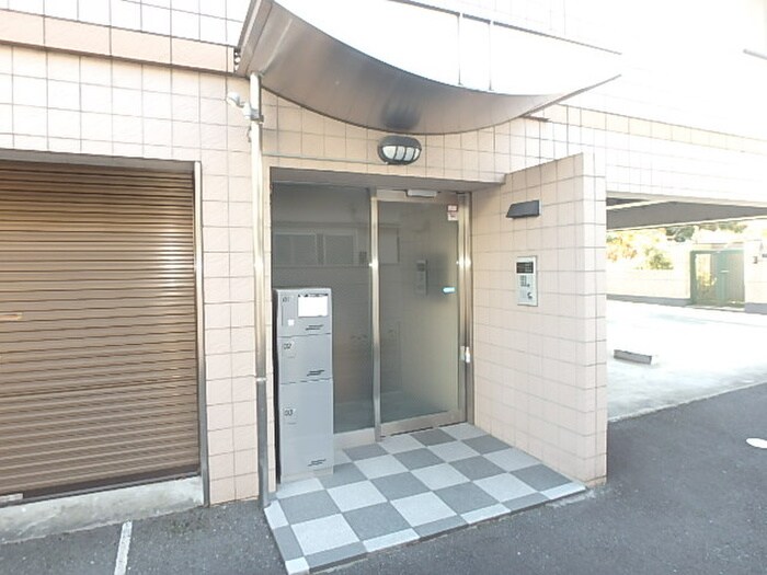 物件外観写真2　(エントランス部分)