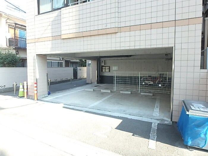 物件外観写真4　(駐車場)