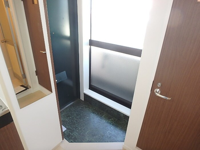 物件内観写真14　(玄関)