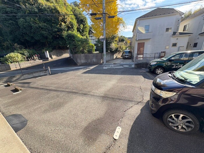 物件外観写真4　(駐車場)