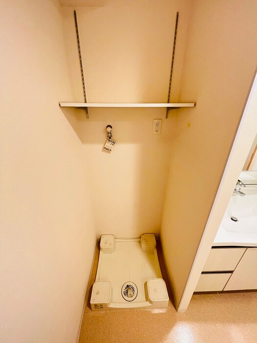 物件内観写真16　(洗濯機置場)