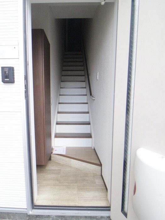 物件内観写真17　(玄関)