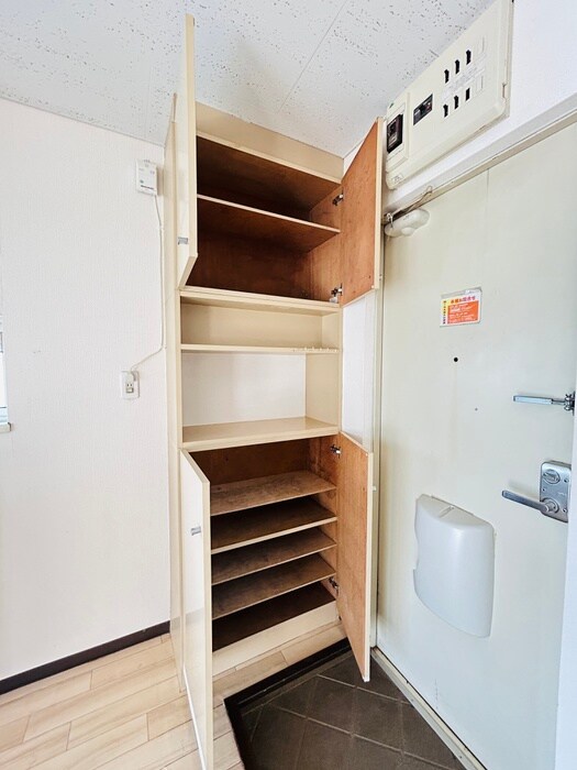 物件内観写真15　(靴箱)