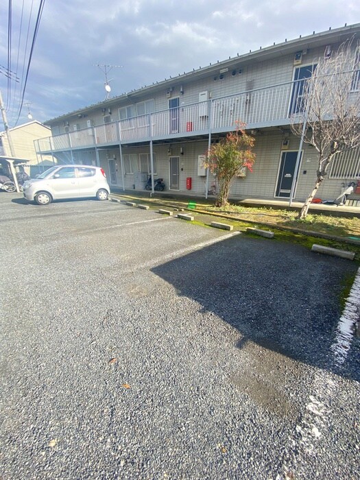 物件外観写真3　(駐車場)