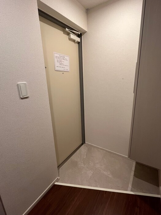 物件内観写真12　(玄関)