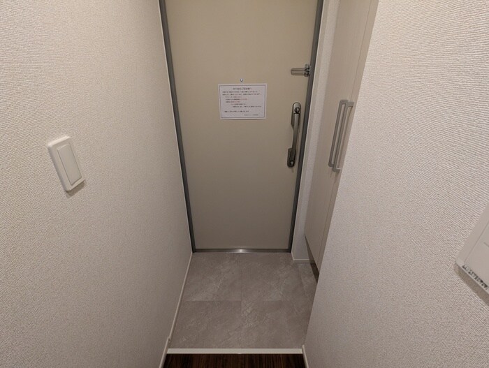 物件内観写真18　(玄関)