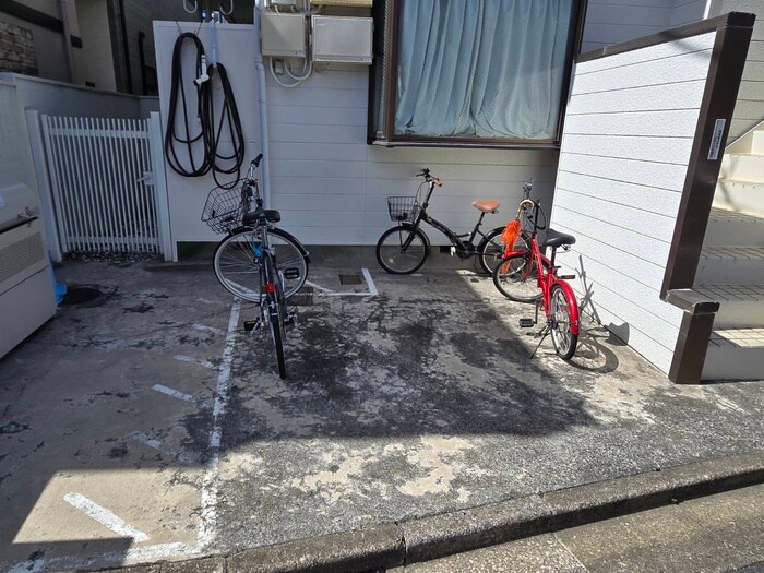物件外観写真4　(駐輪場)