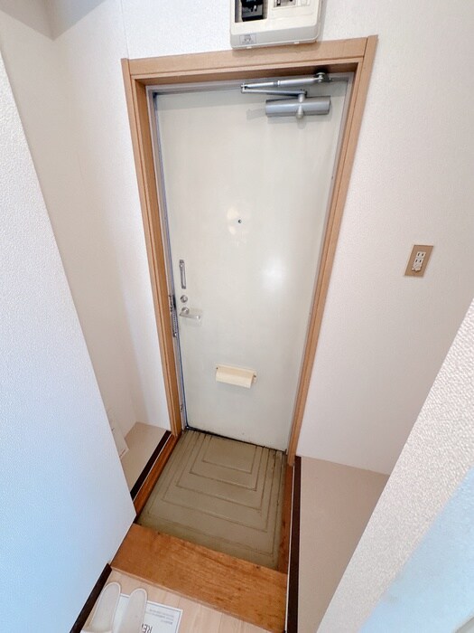 物件内観写真12　(玄関)