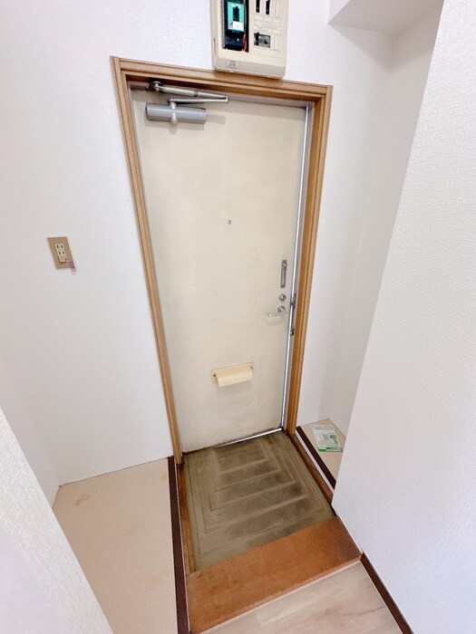 物件内観写真14　(玄関)