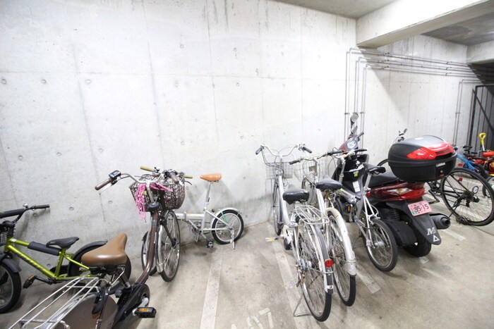物件外観写真5　(駐輪場)