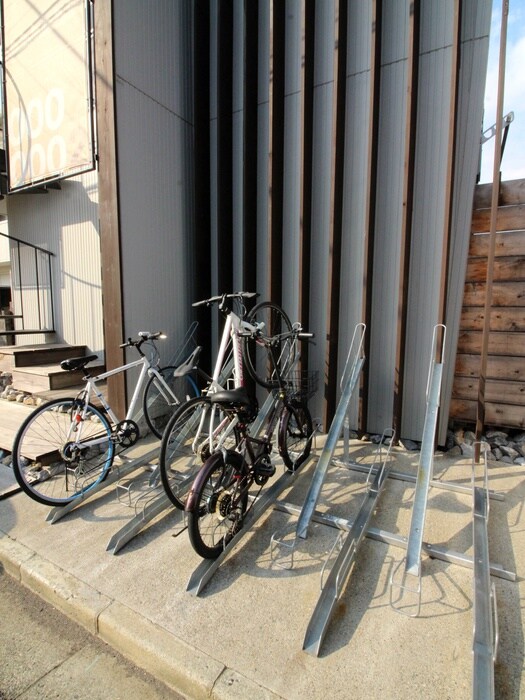 物件外観写真4　(駐輪場)
