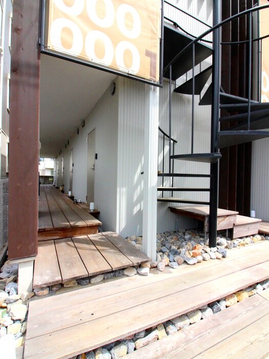 物件外観写真6　(エントランス部分)