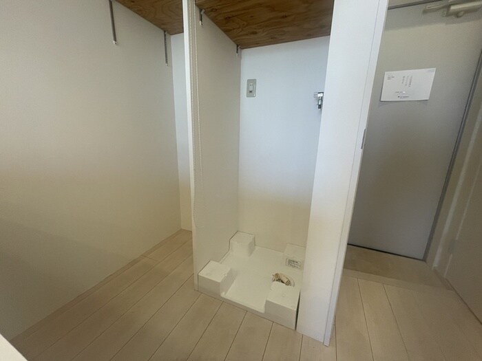 物件内観写真14　(洗濯機置場)